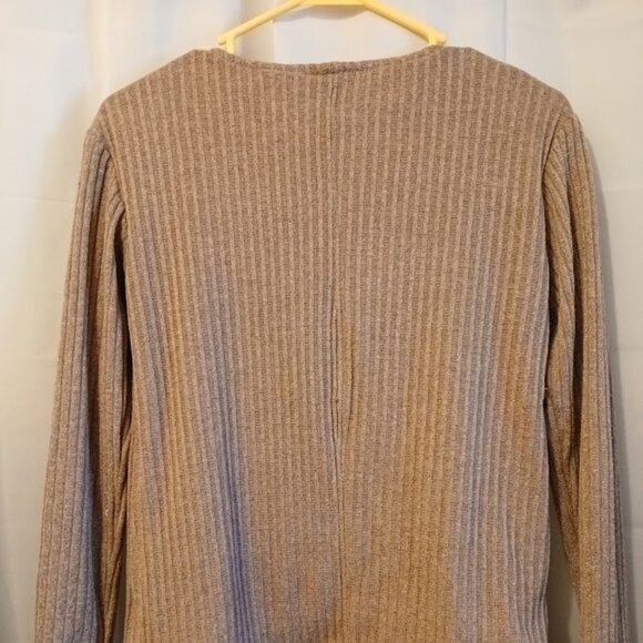 New Ribbed Knit Sweater Top XS Neutral Brown Scoop neck Long sleeve Wood buttons - Picture 8 of 9